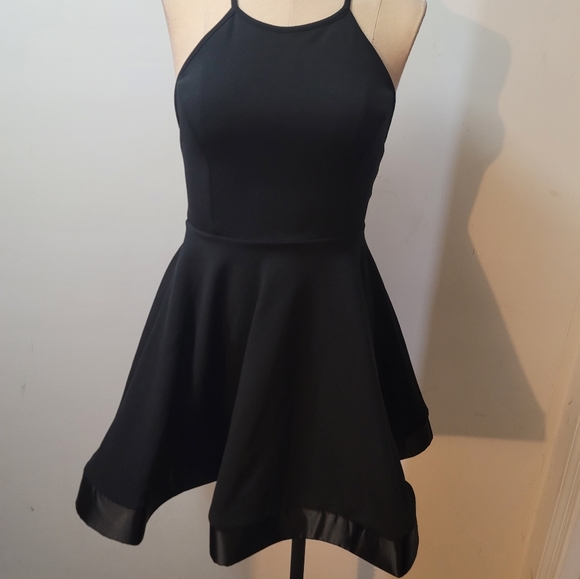 Windsor Dress - Picture 2 of 3